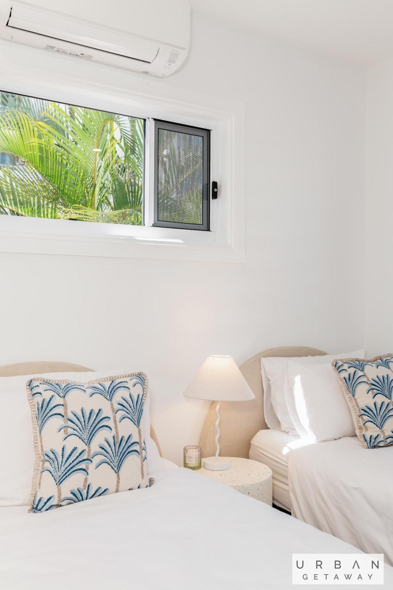 Bargara Coastal Luxe Aircon, Outside Pet, Sleeps 8 Villa Exterior photo