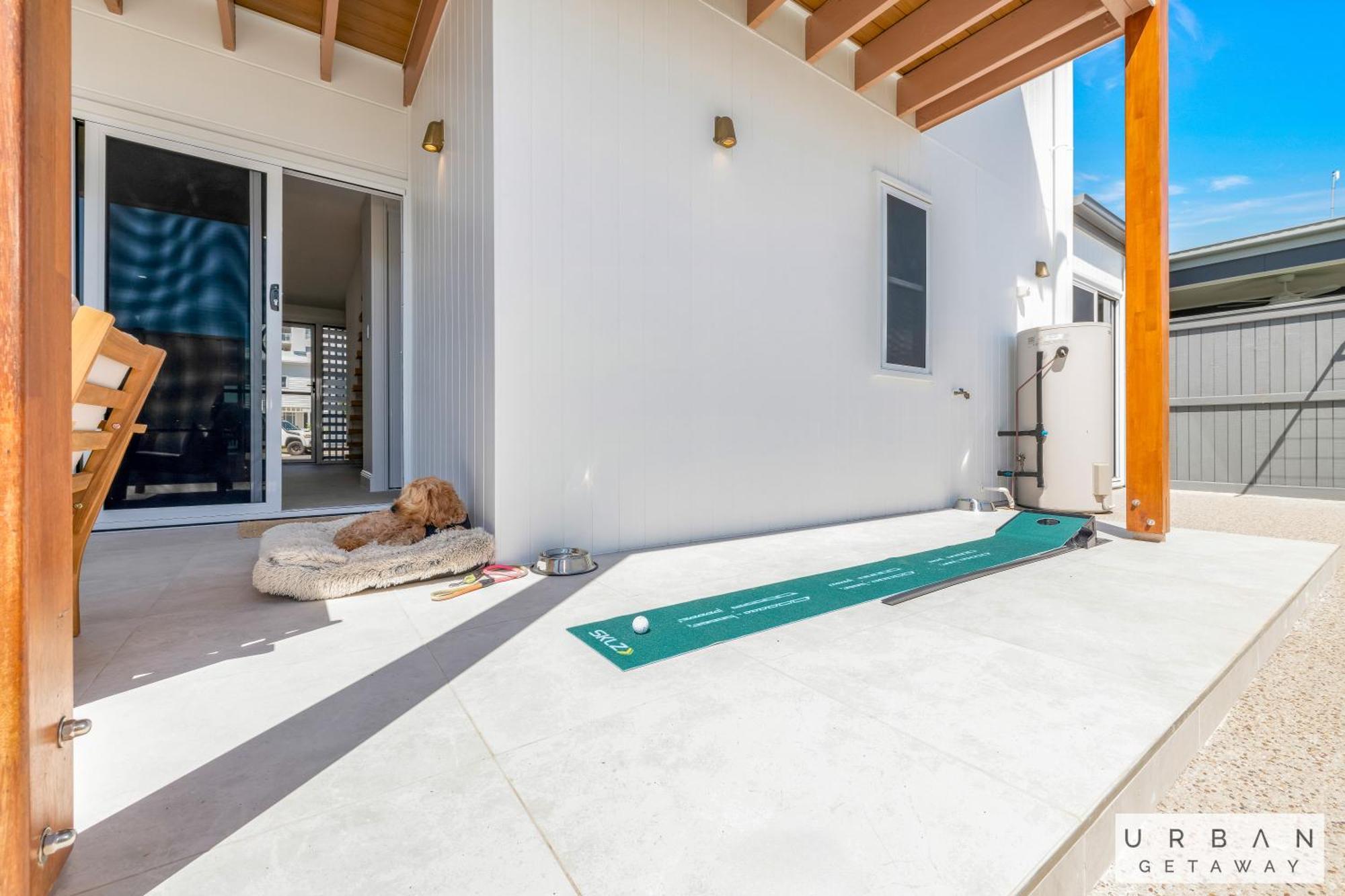 Bargara Coastal Luxe Aircon, Outside Pet, Sleeps 8 Villa Exterior photo